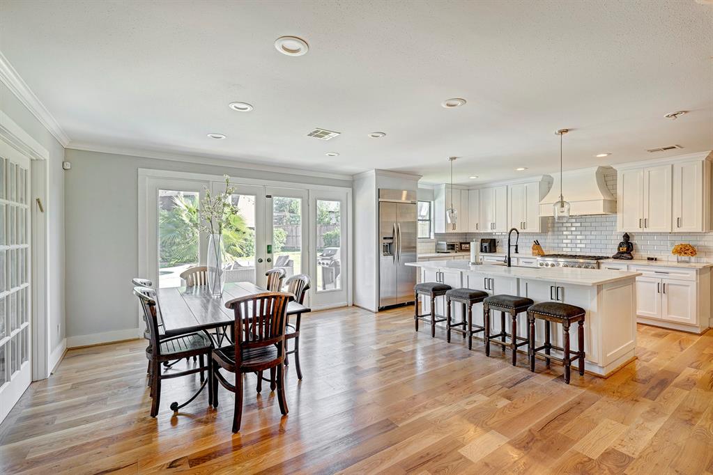 1712 Hollister Street