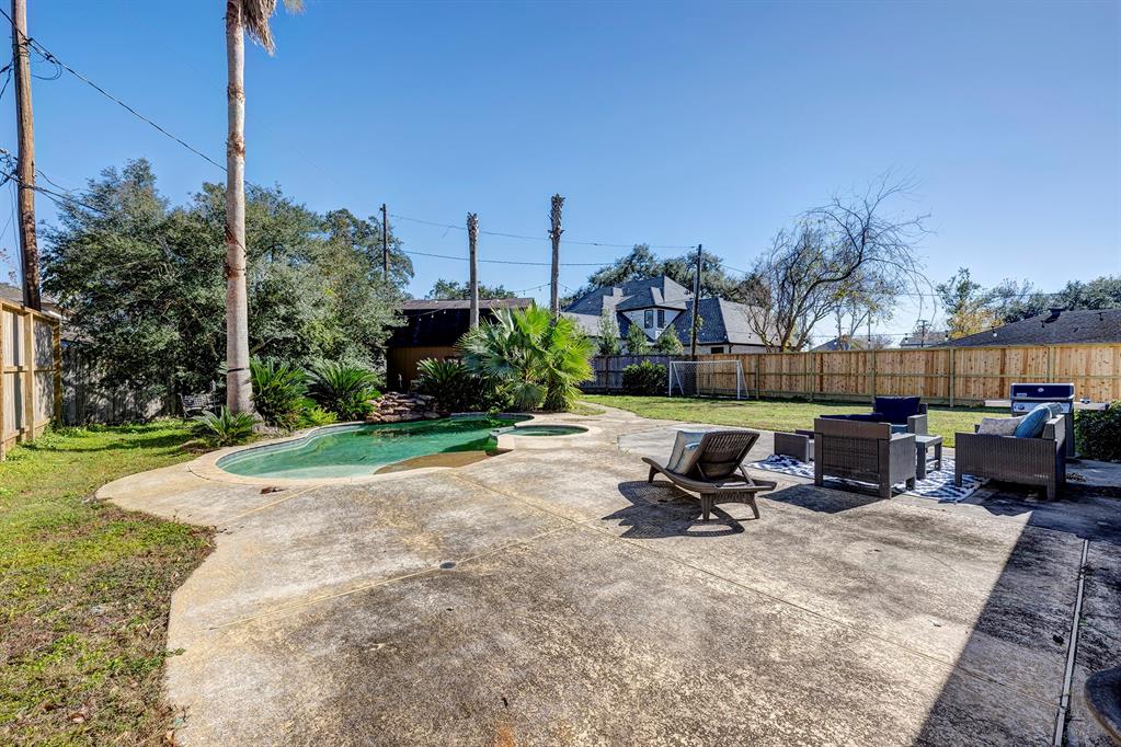 1712 Hollister Street