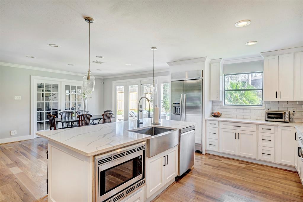 1712 Hollister Street