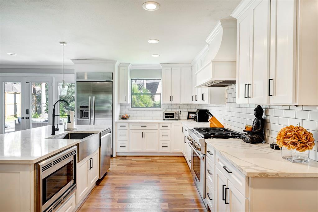 1712 Hollister Street