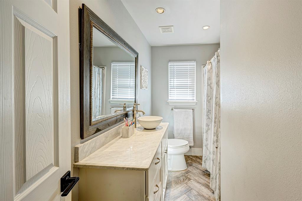 1712 Hollister Street