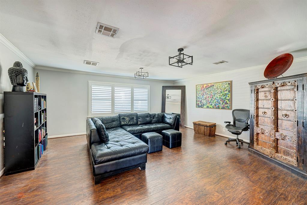 1712 Hollister Street