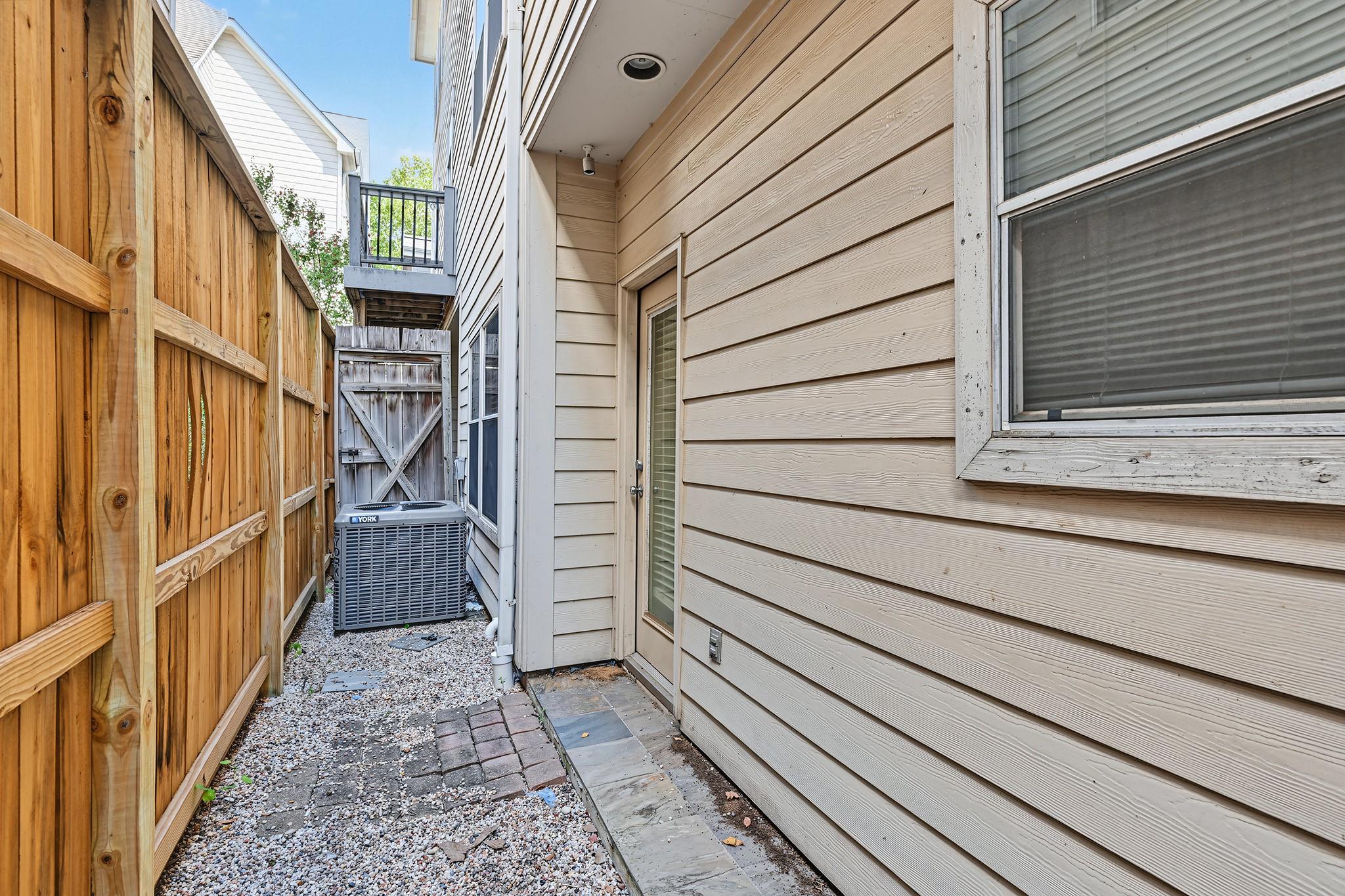 607 Leverkuhn Street