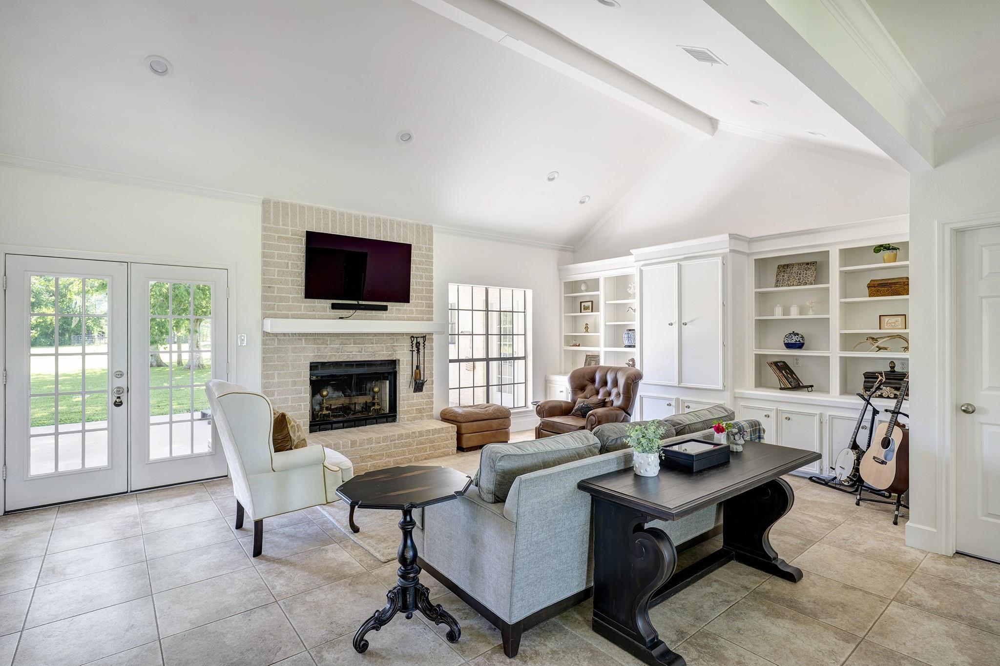 6902 Bois D Arc Lane