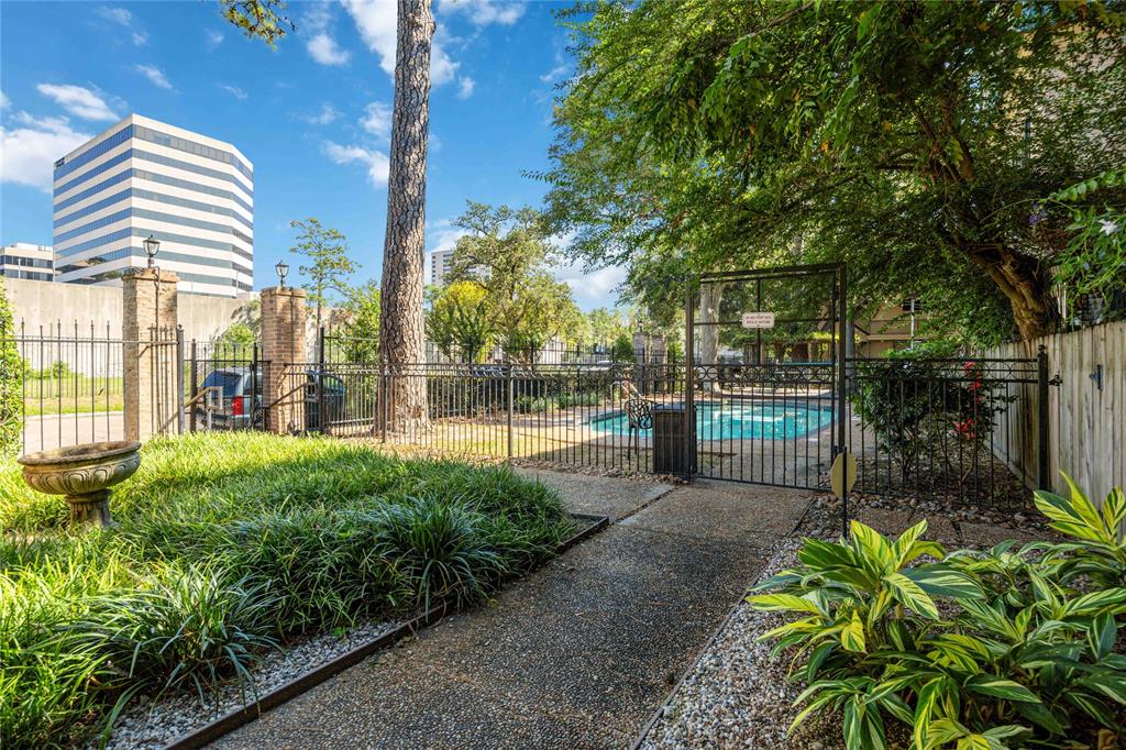 4515 Briar Hollow Place # 308