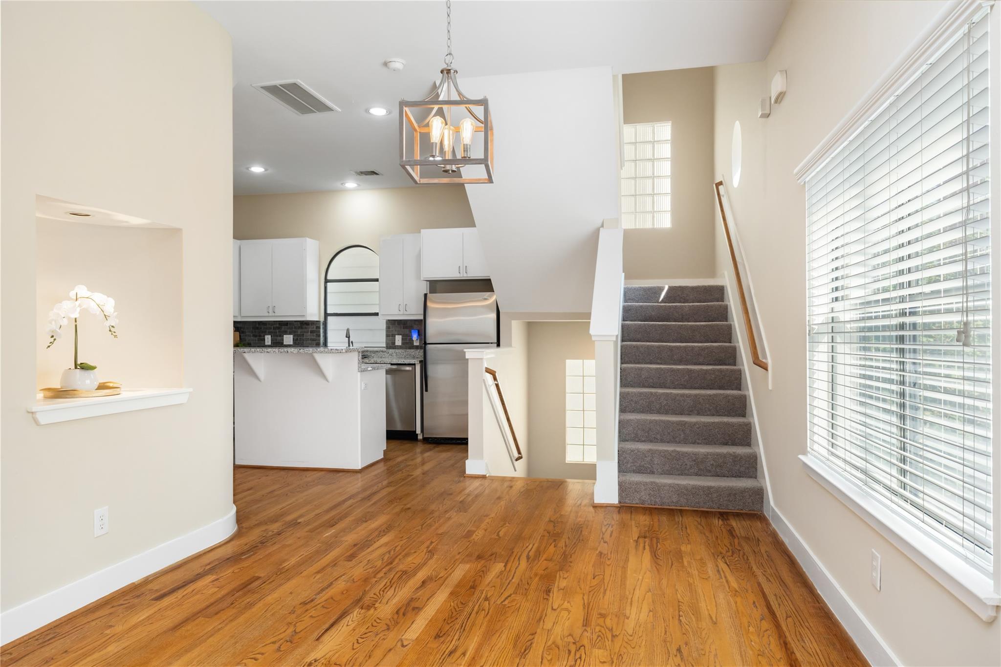 718 W 22nd Street Unit: E