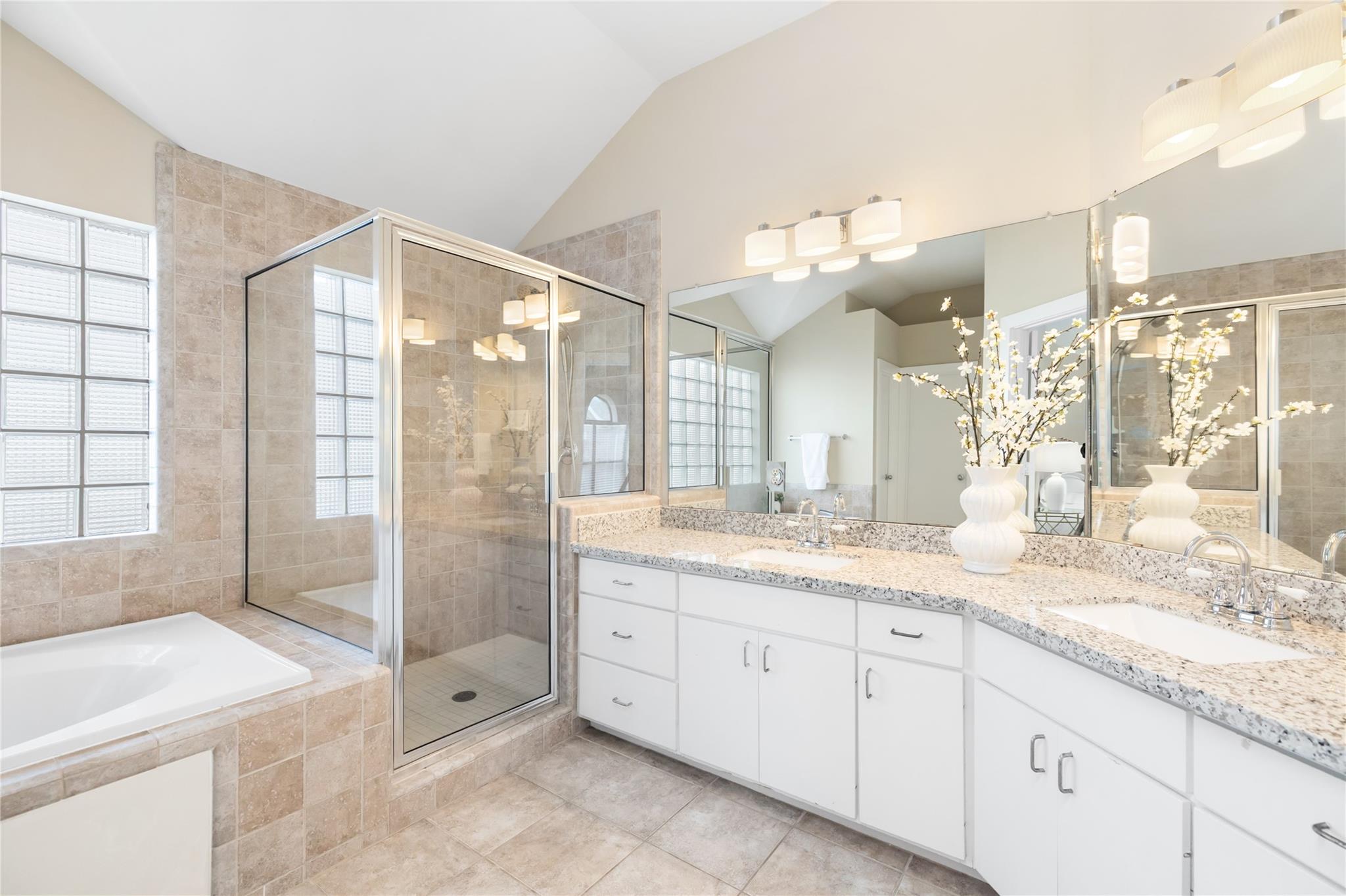 718 W 22nd Street Unit: E