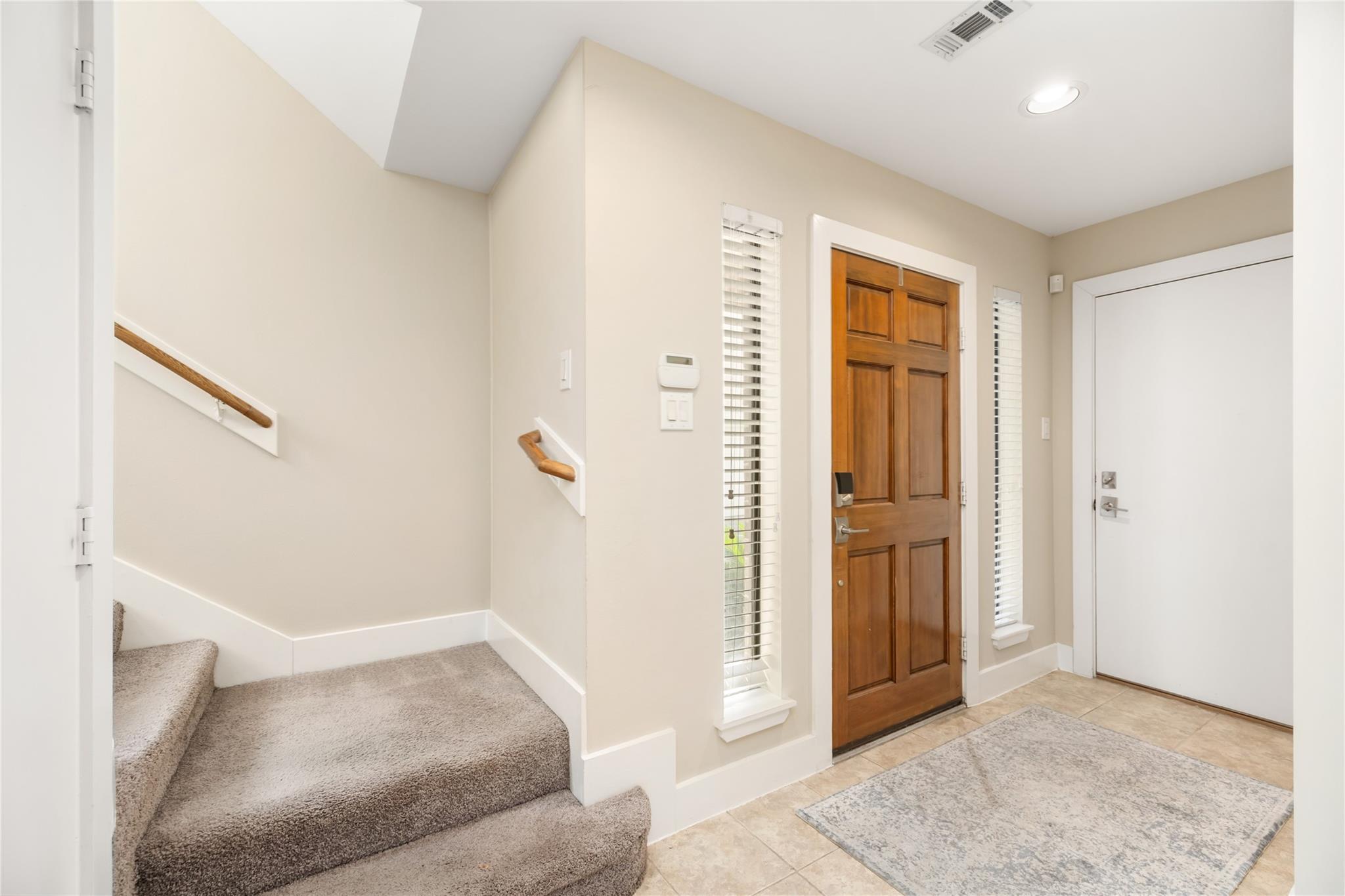 718 W 22nd Street Unit: E