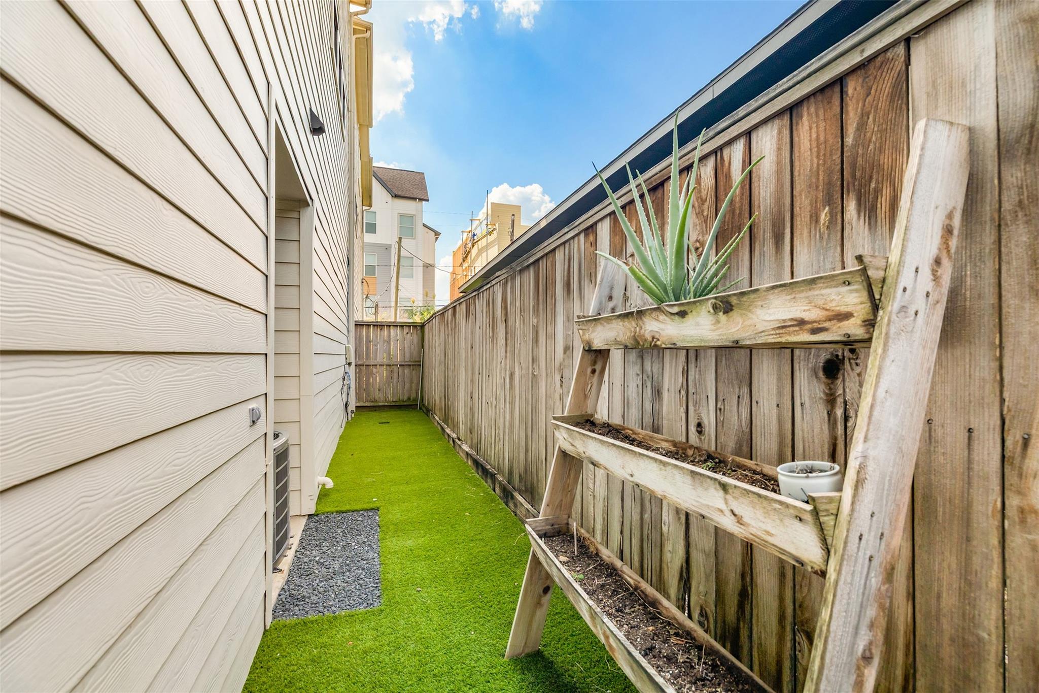 718 W 22nd Street Unit: E