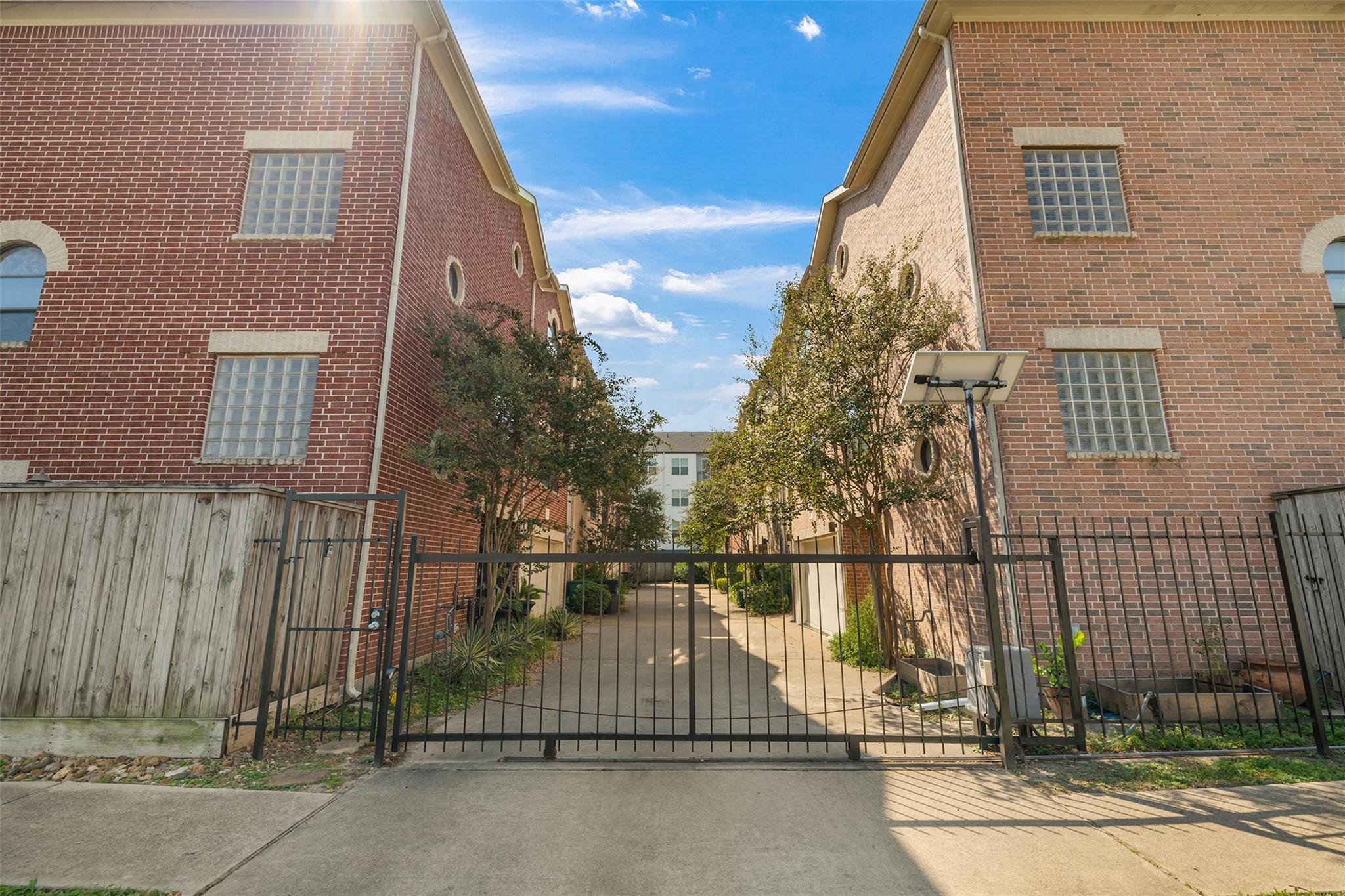 718 W 22nd Street Unit: E