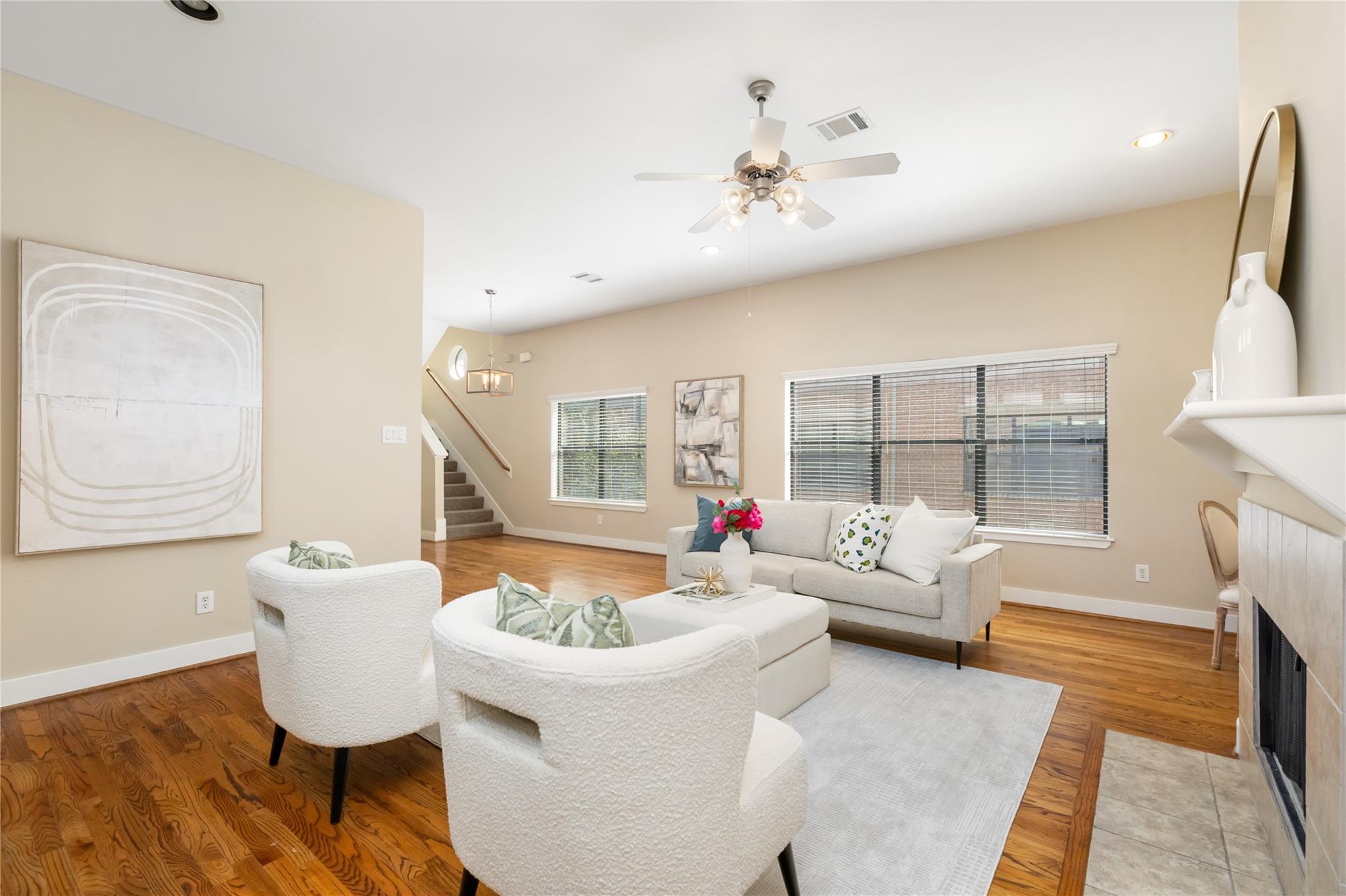 718 W 22nd Street Unit: E