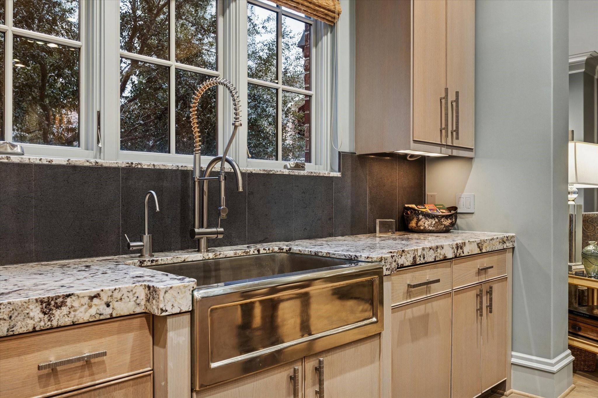 1225 Place Royale Way