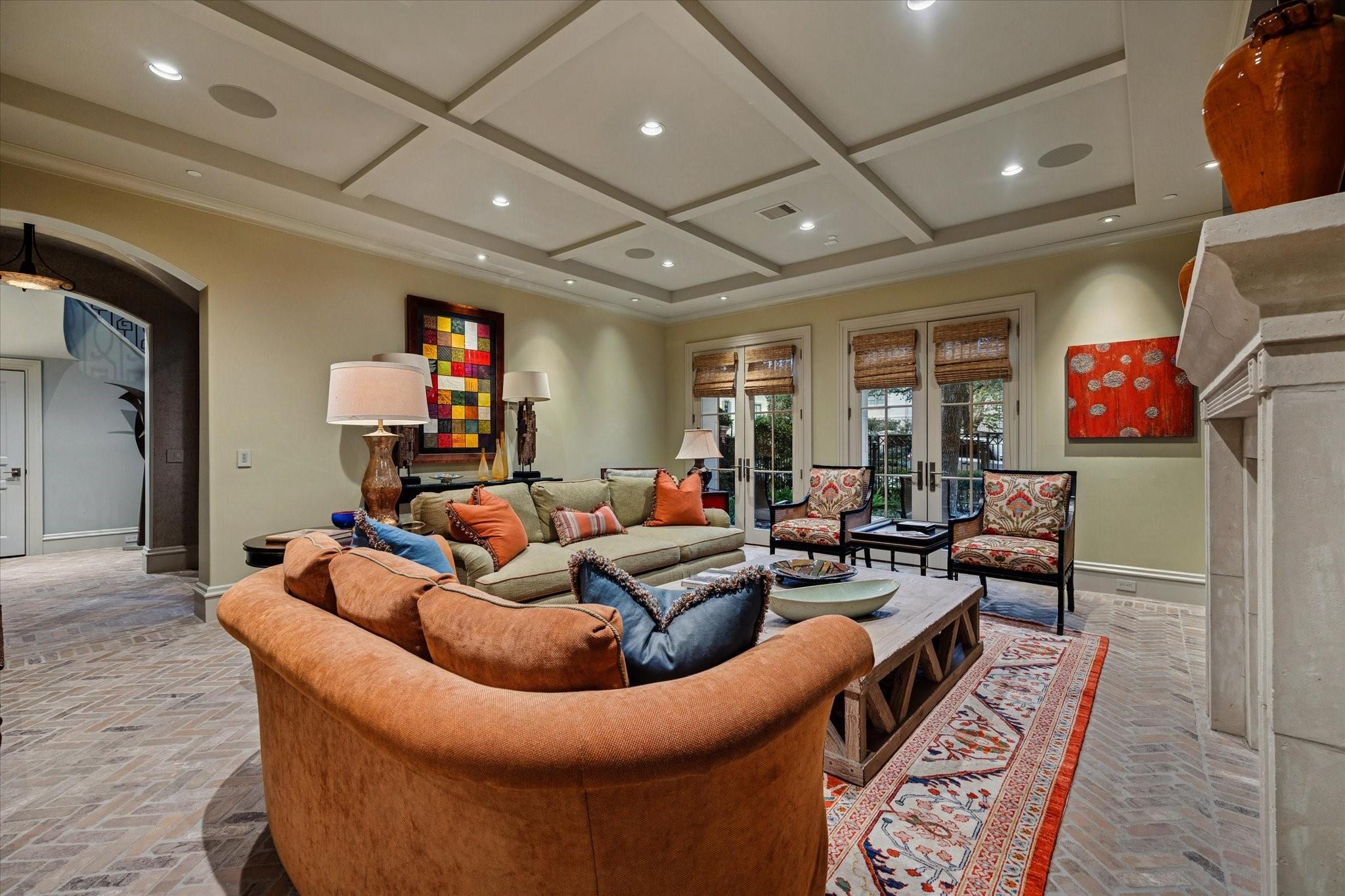 1225 Place Royale Way