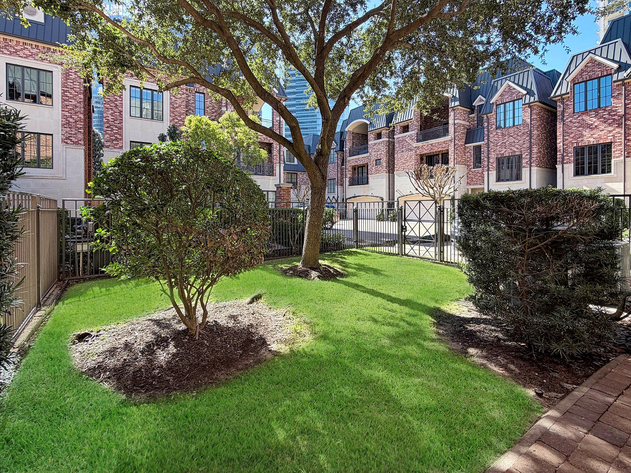 1225 Place Royale Way