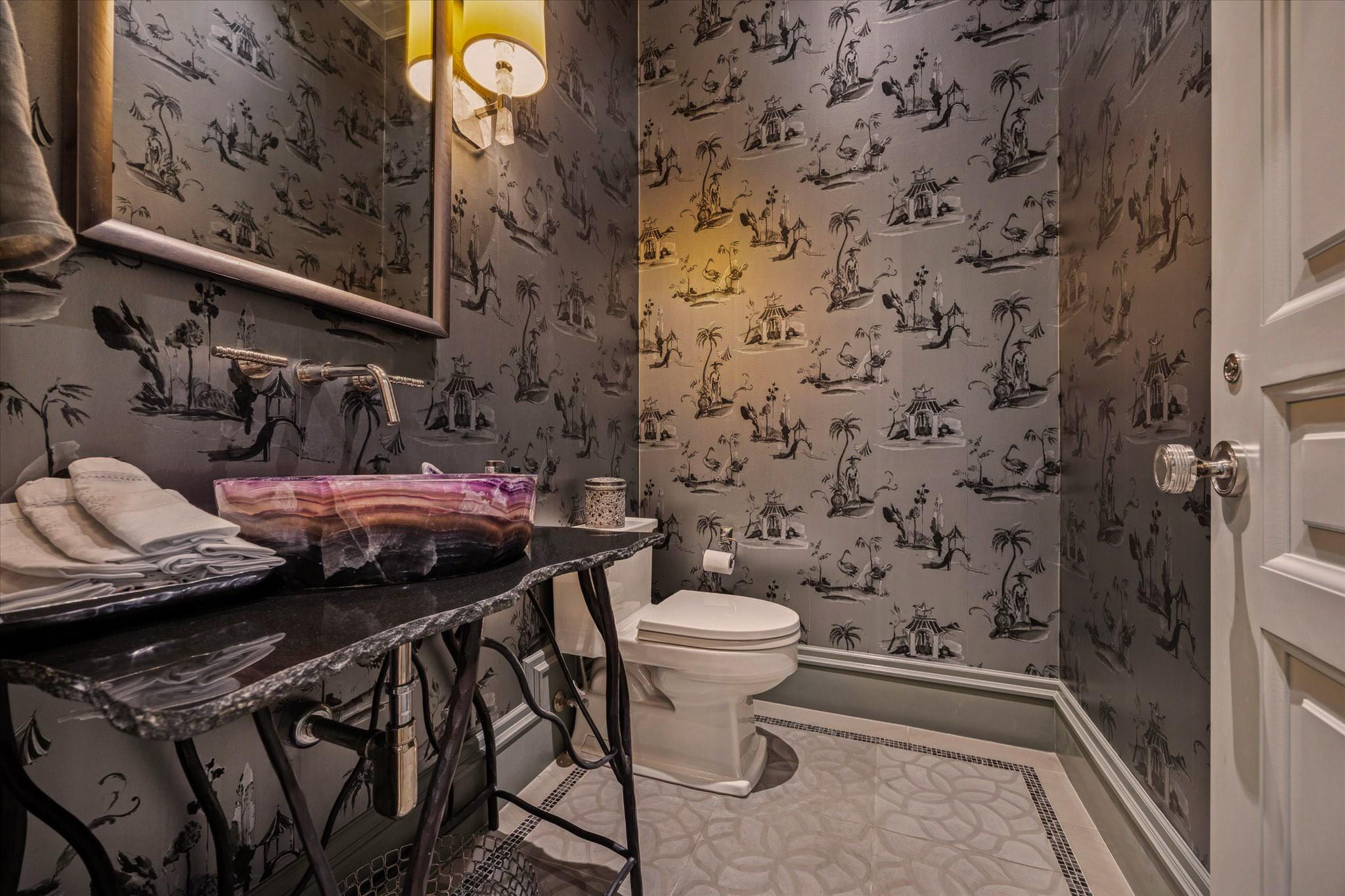 1225 Place Royale Way