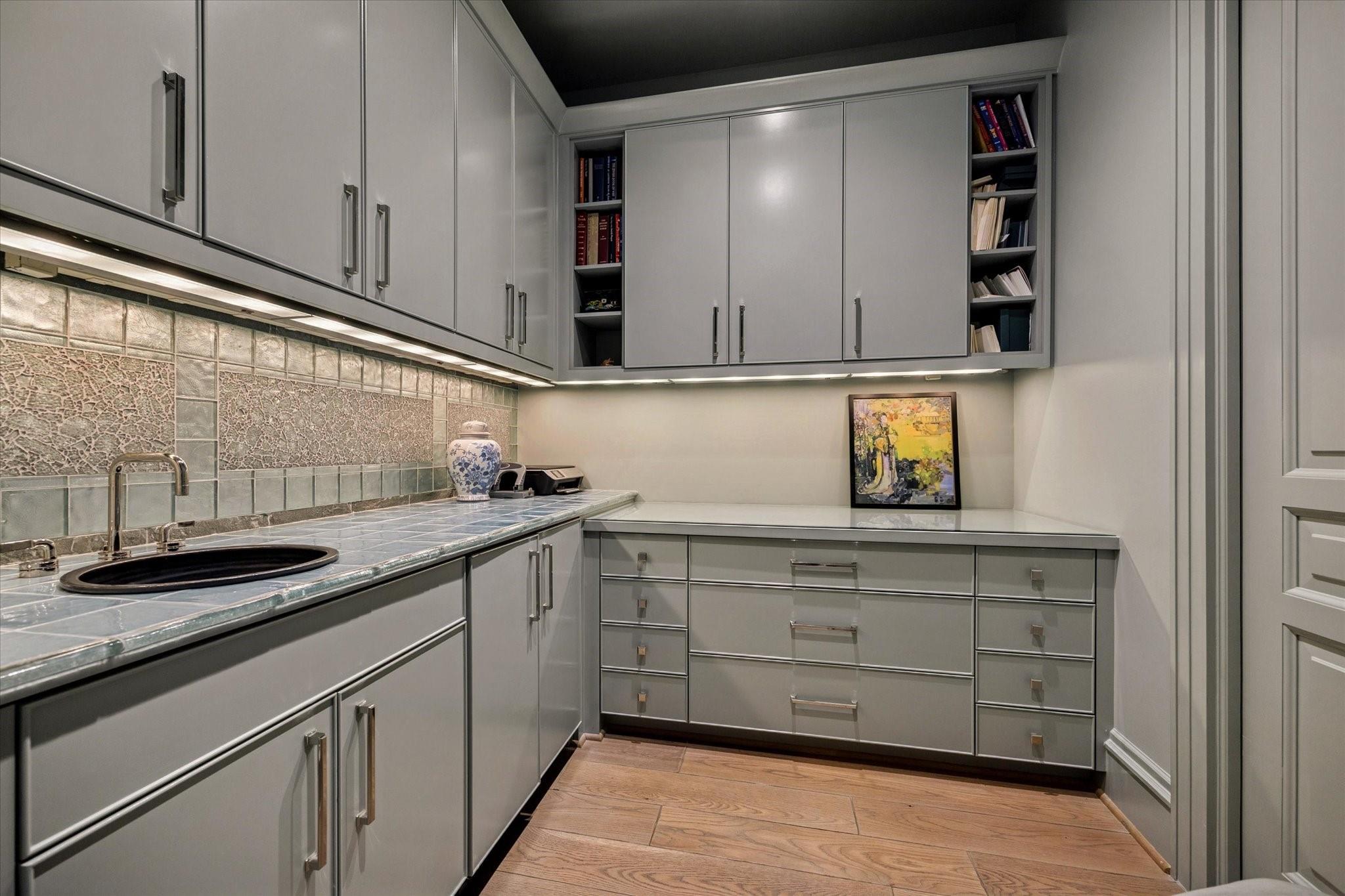 1225 Place Royale Way