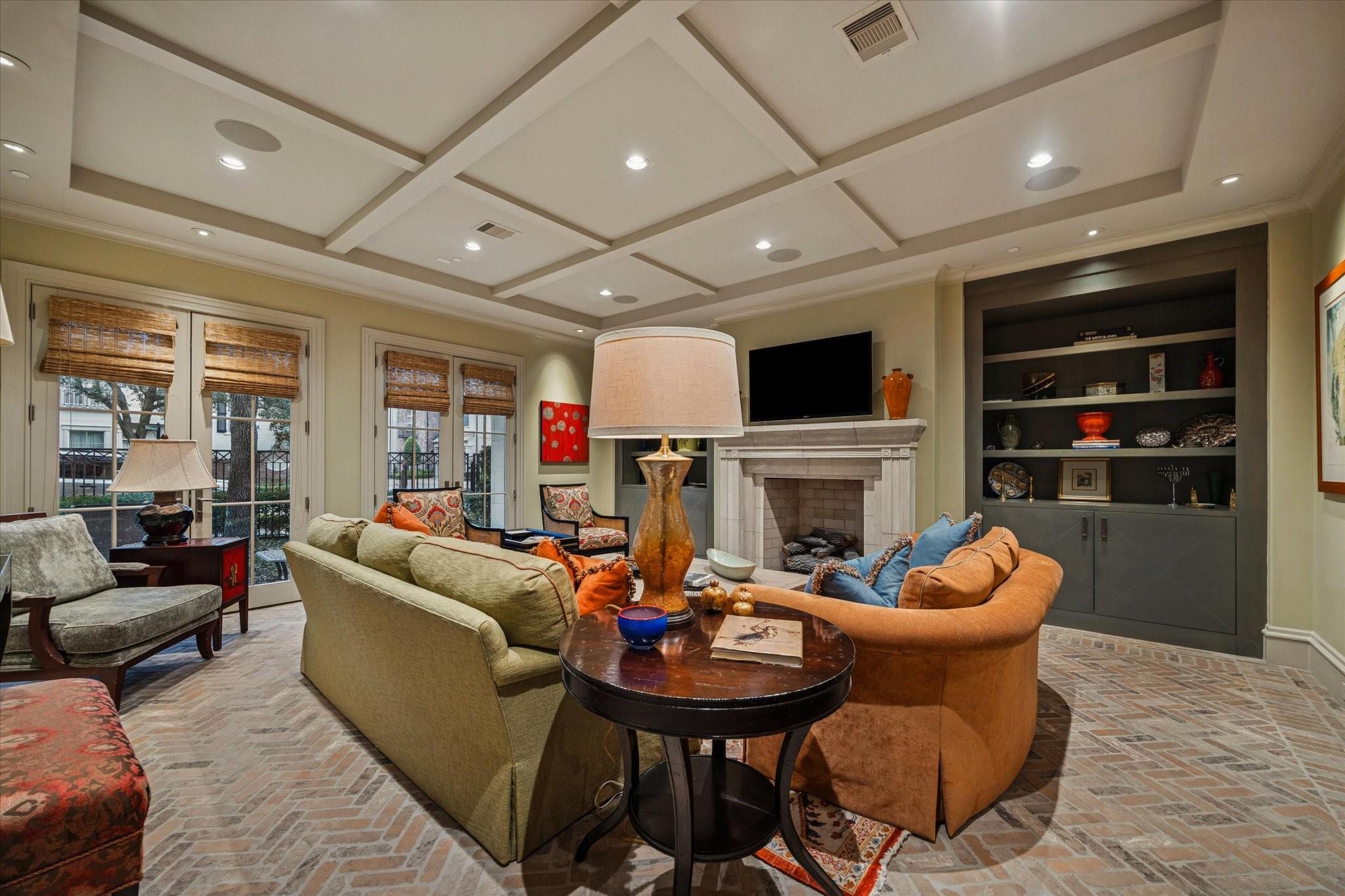 1225 Place Royale Way