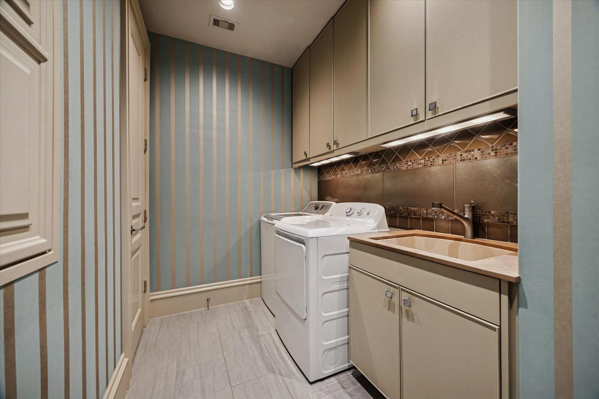 1225 Place Royale Way