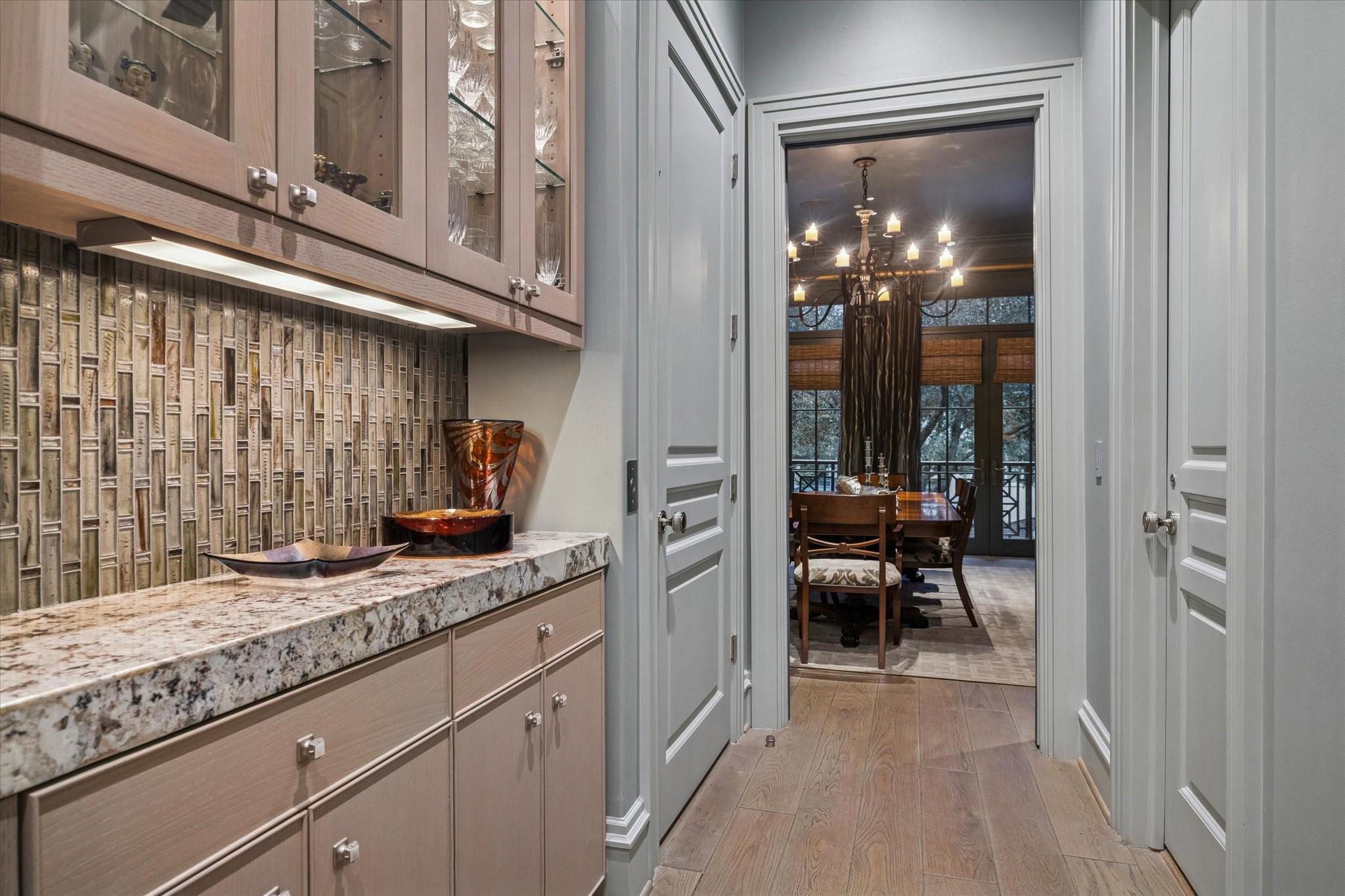 1225 Place Royale Way