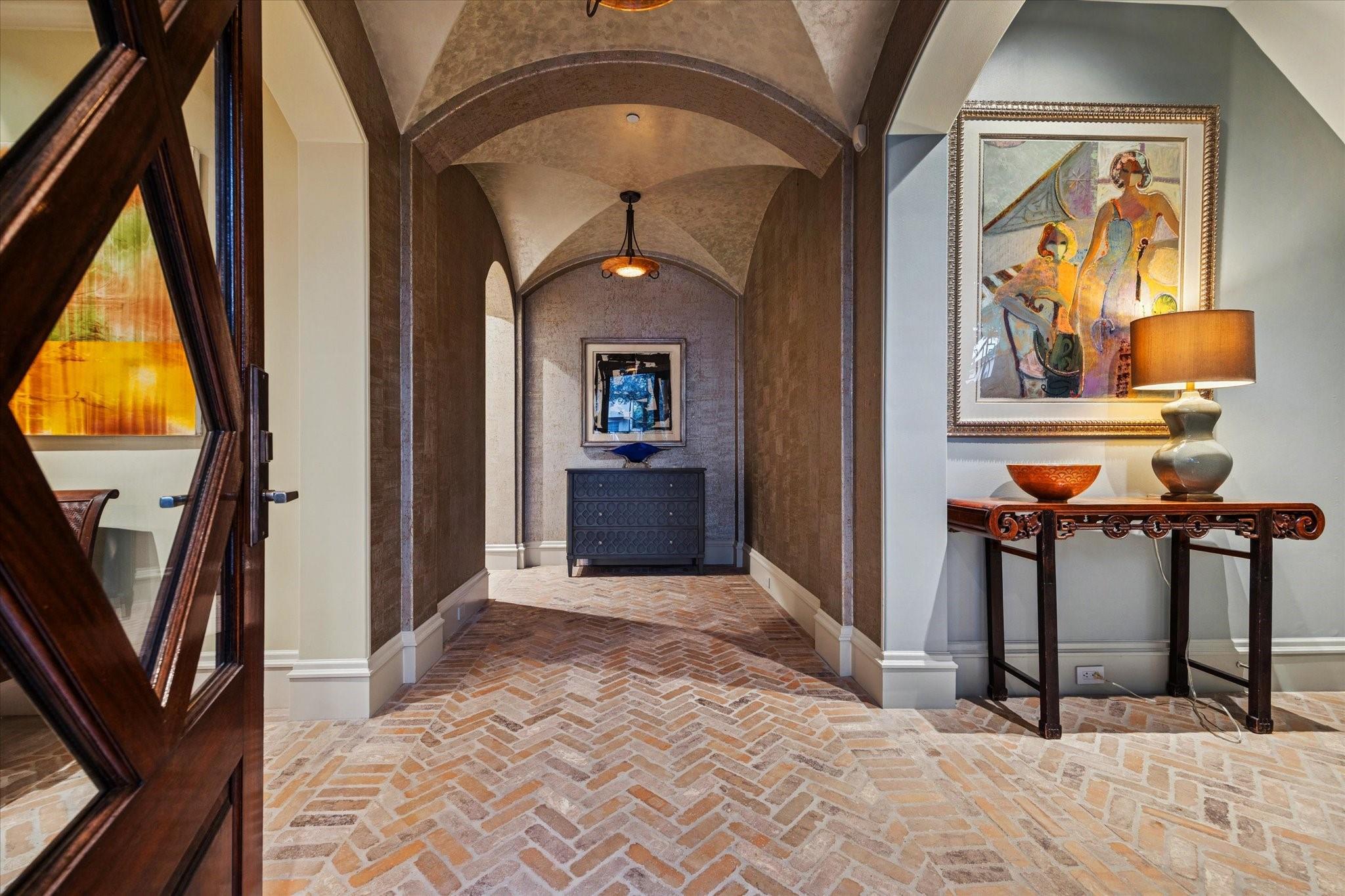 1225 Place Royale Way