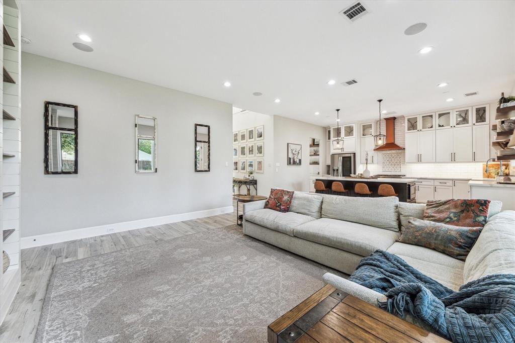 1814 Saxon Drive