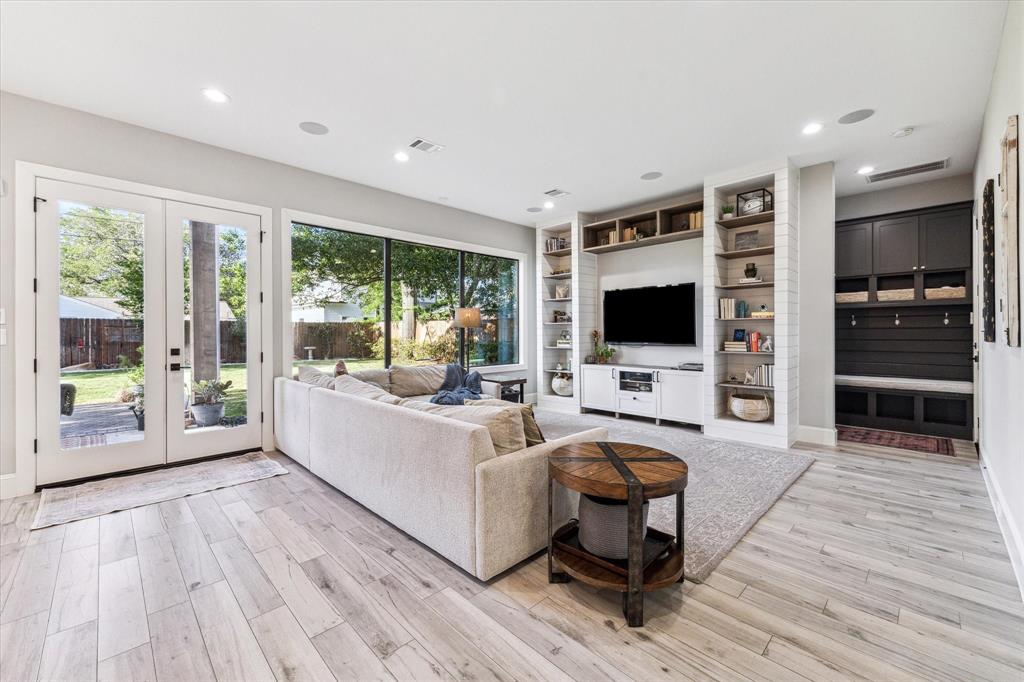 1814 Saxon Drive
