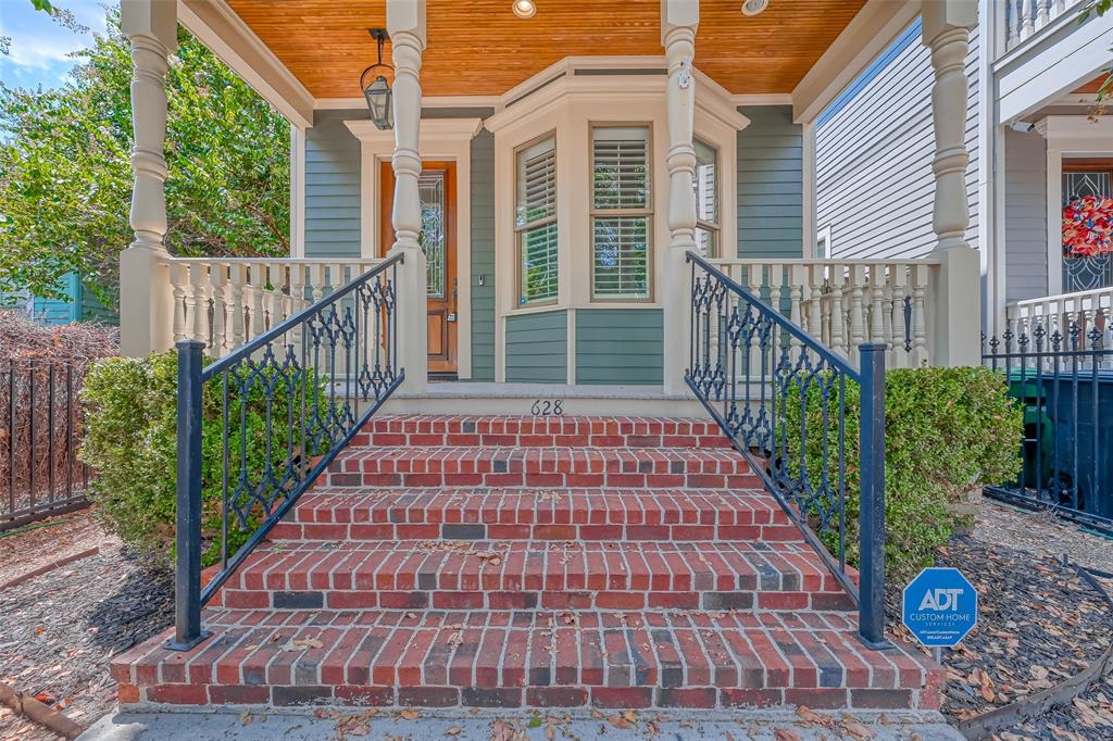 628 W 17th Street