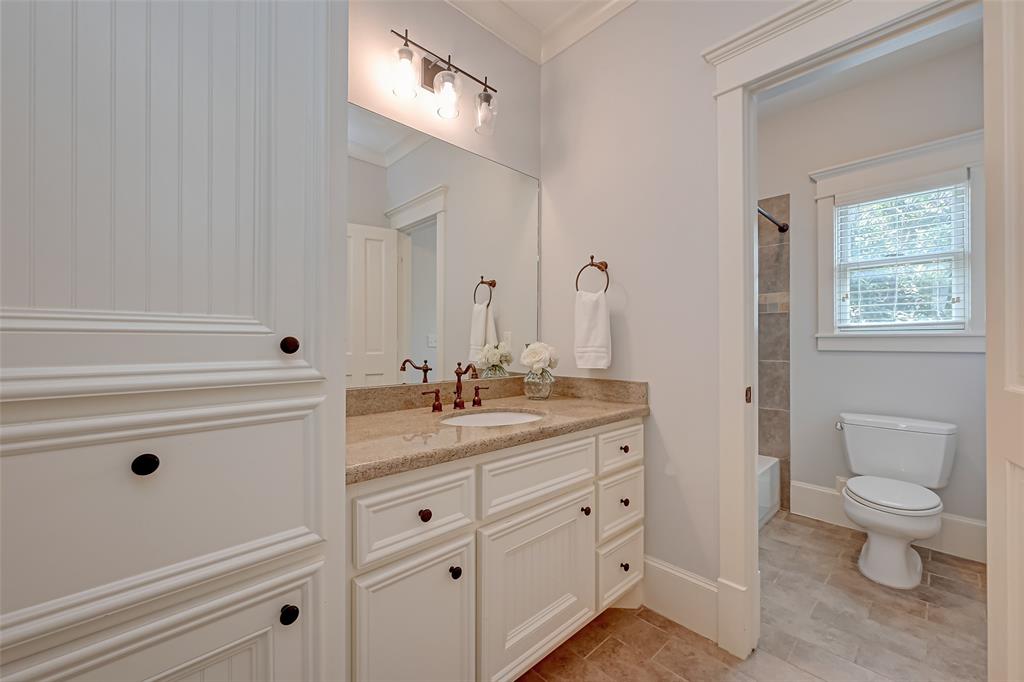 628 W 17th Street