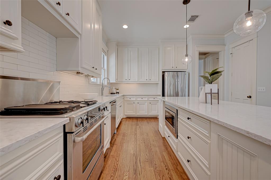 628 W 17th Street