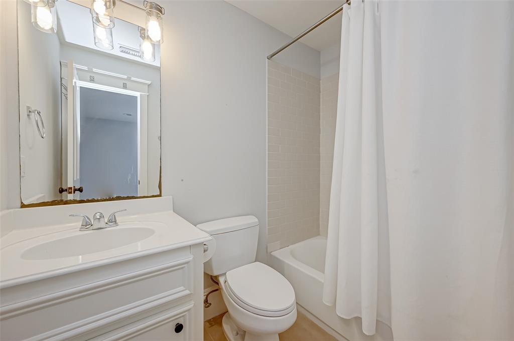 628 W 17th Street