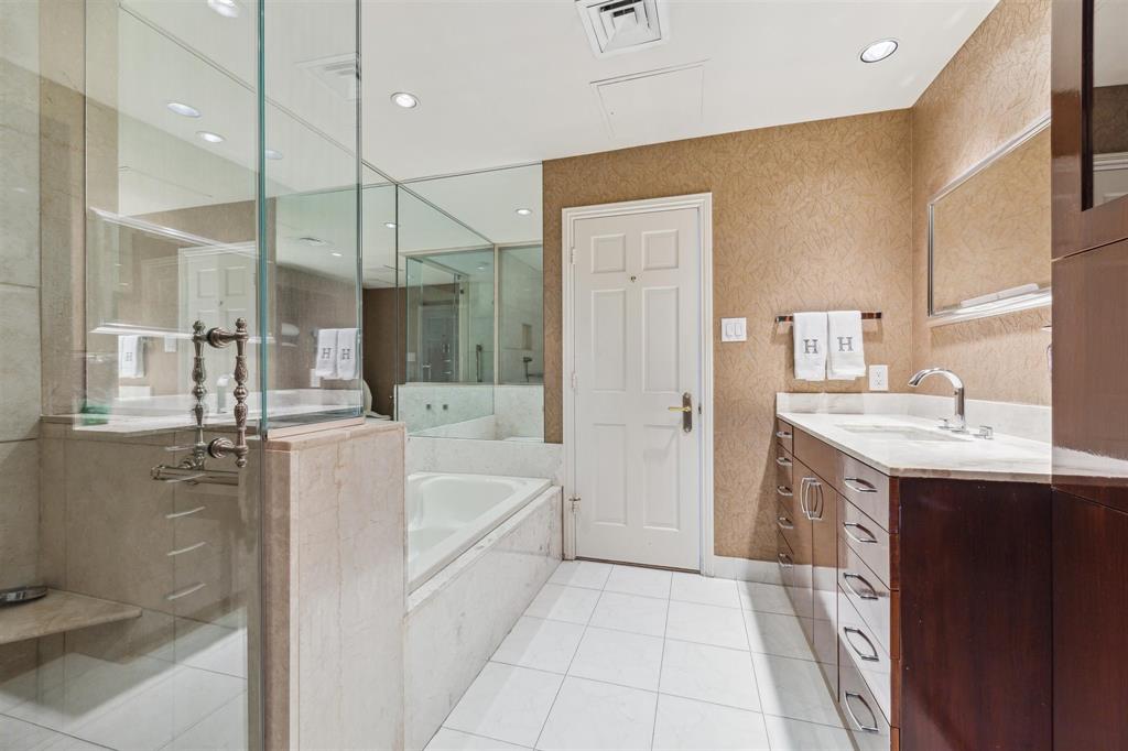 1111 Hermann Drive # 25C