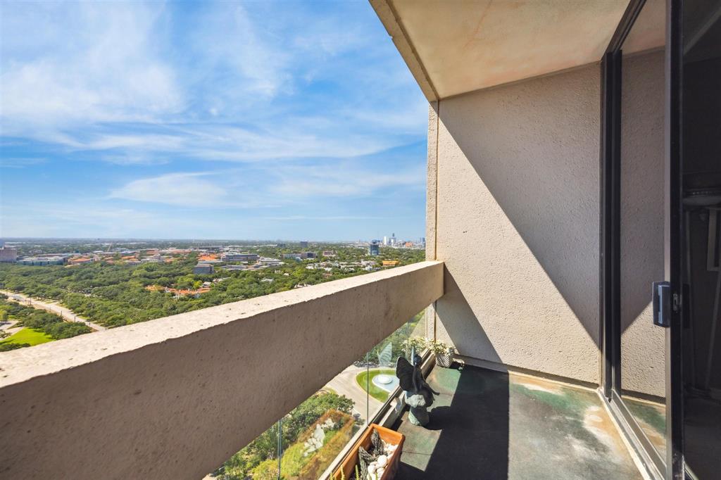 1111 Hermann Drive # 25C