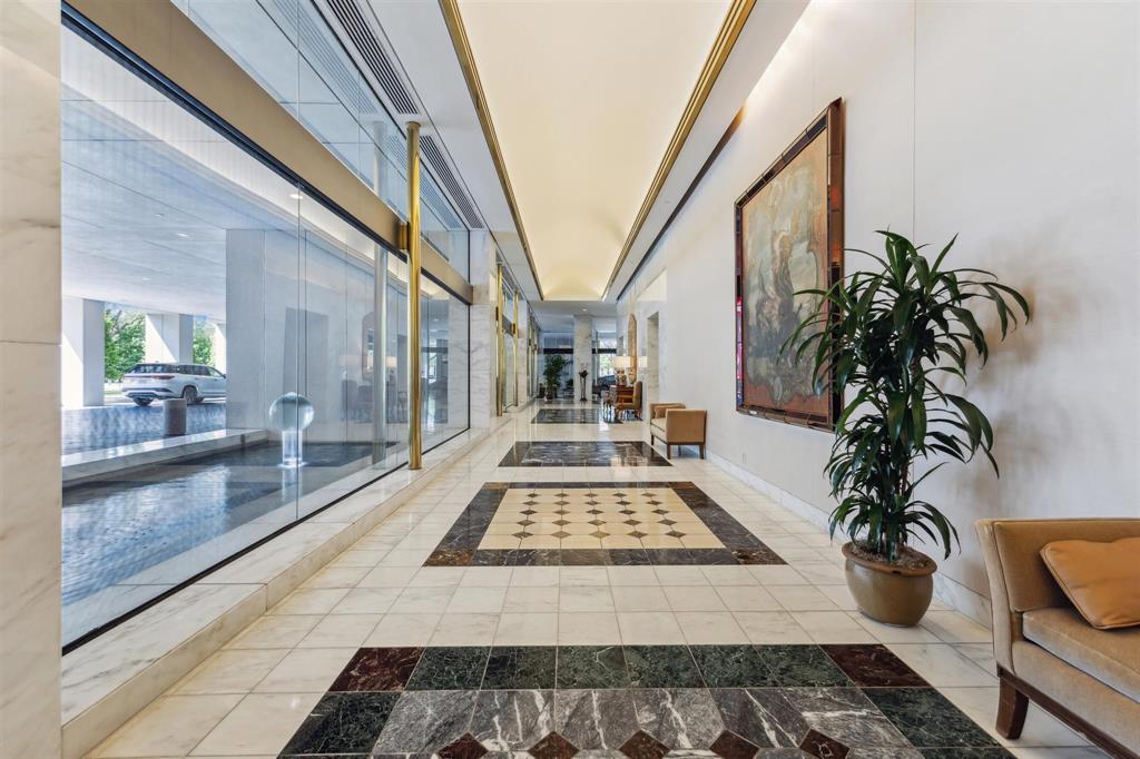 1111 Hermann Drive # 25C