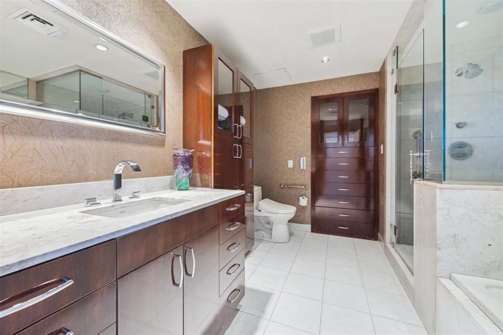 1111 Hermann Drive # 25C