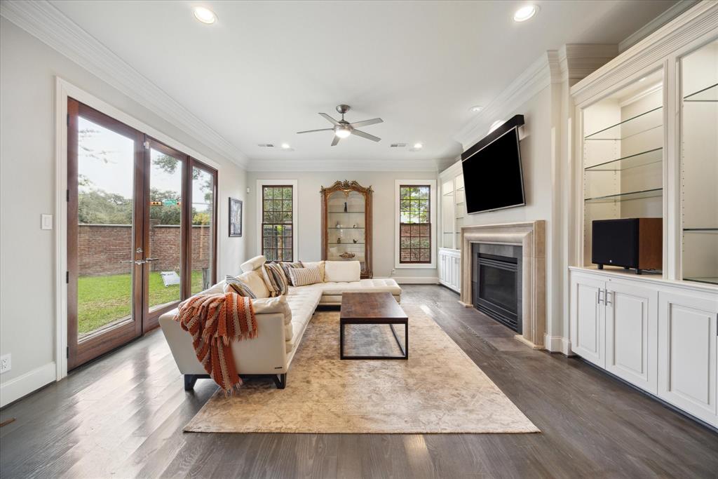 5703 Tangle Circle Lane