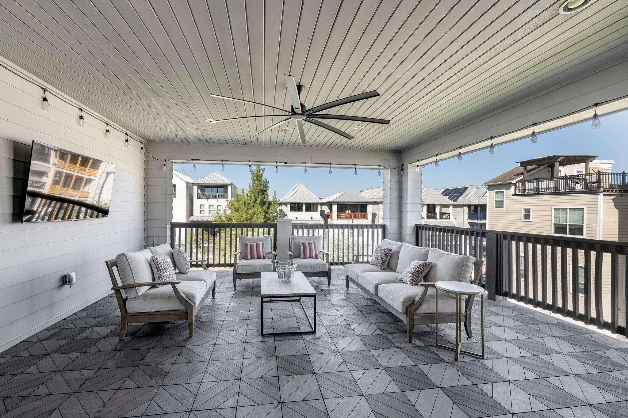 1223 W 15th 1/2 Street