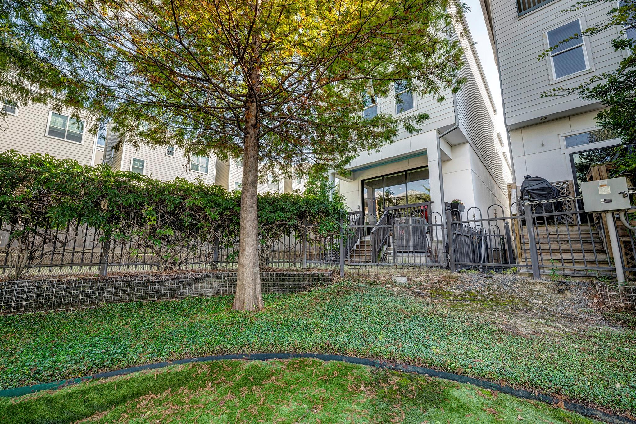 1223 W 15th 1/2 Street