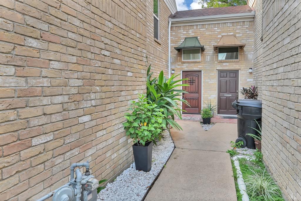 712 Algregg Street
