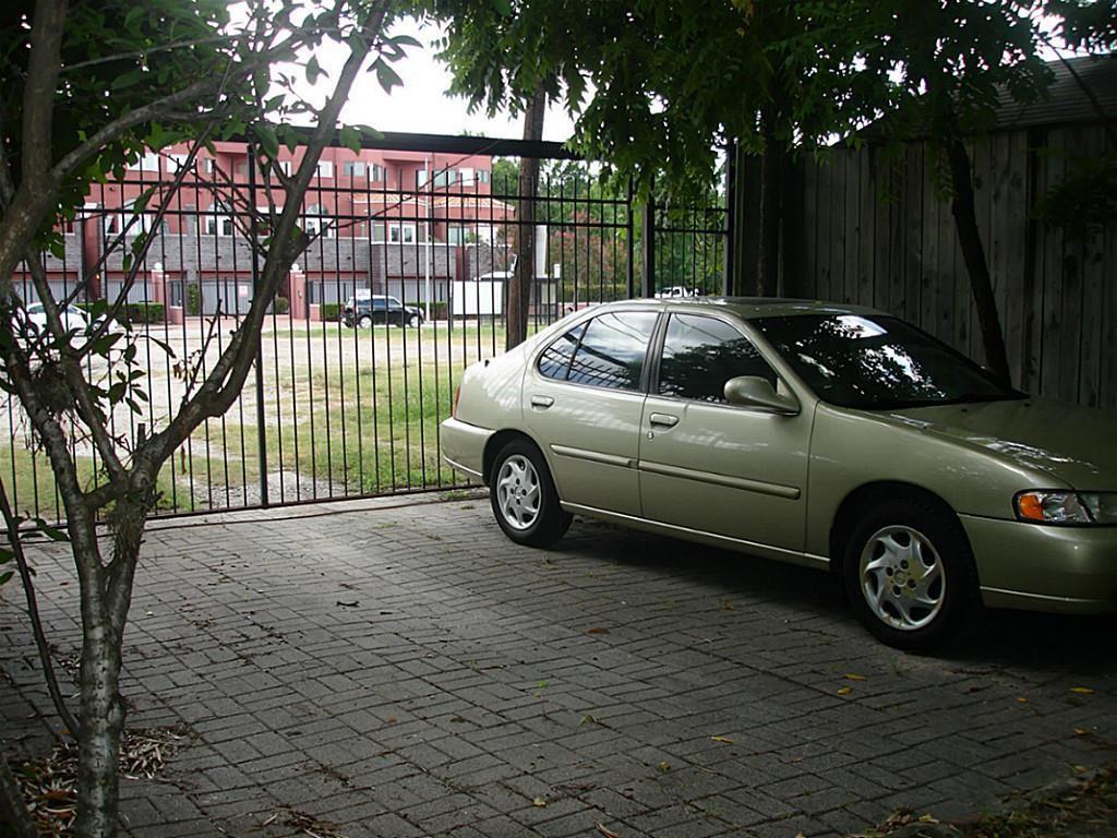 106 Avondale Unit: B 1/2