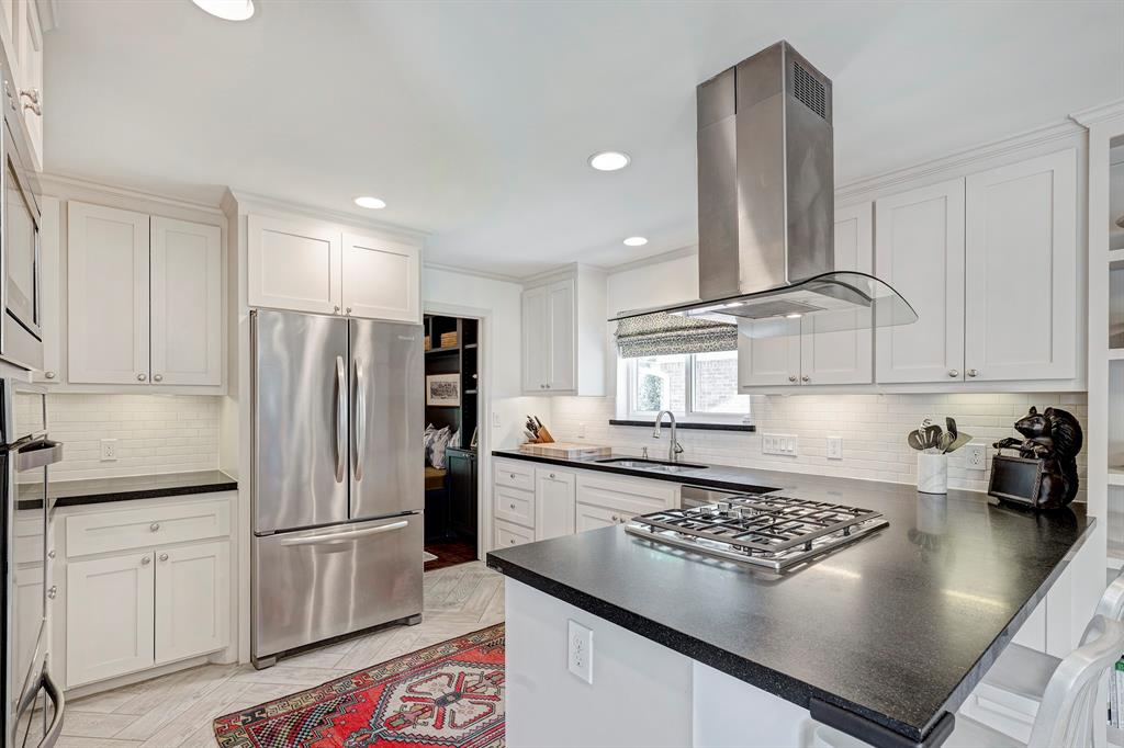 7622 Fairdale Lane