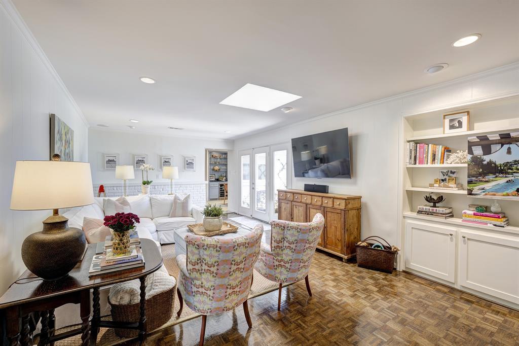 7622 Fairdale Lane