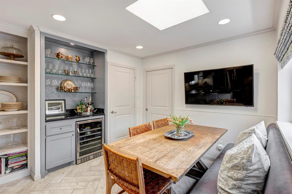 7622 Fairdale Lane