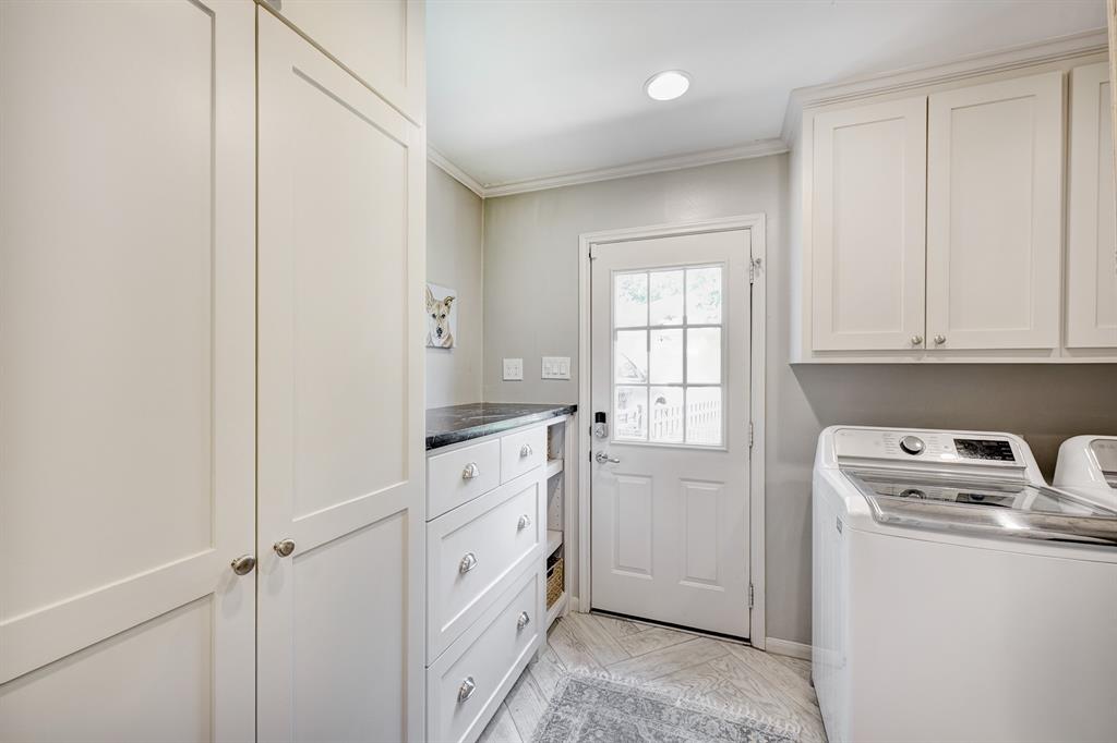 7622 Fairdale Lane