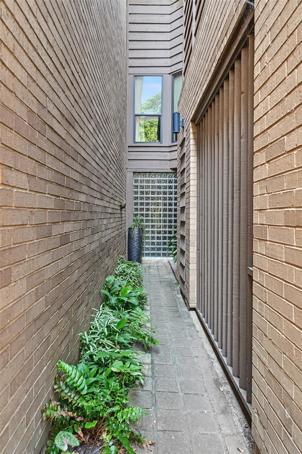 5000 Bayard Lane