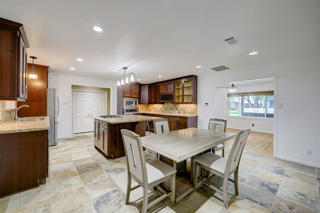 212 E 25th Street