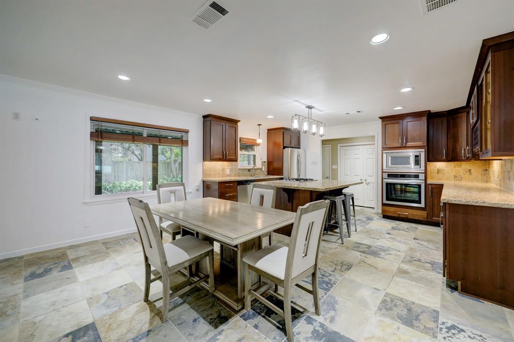 212 E 25th Street