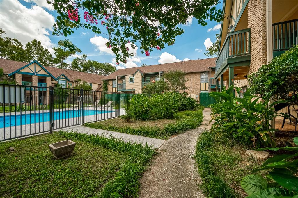 8221 Kingsbrook Road # 108