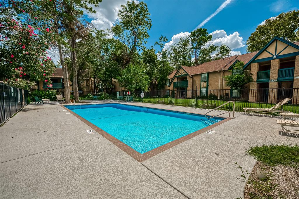 8221 Kingsbrook Road # 108