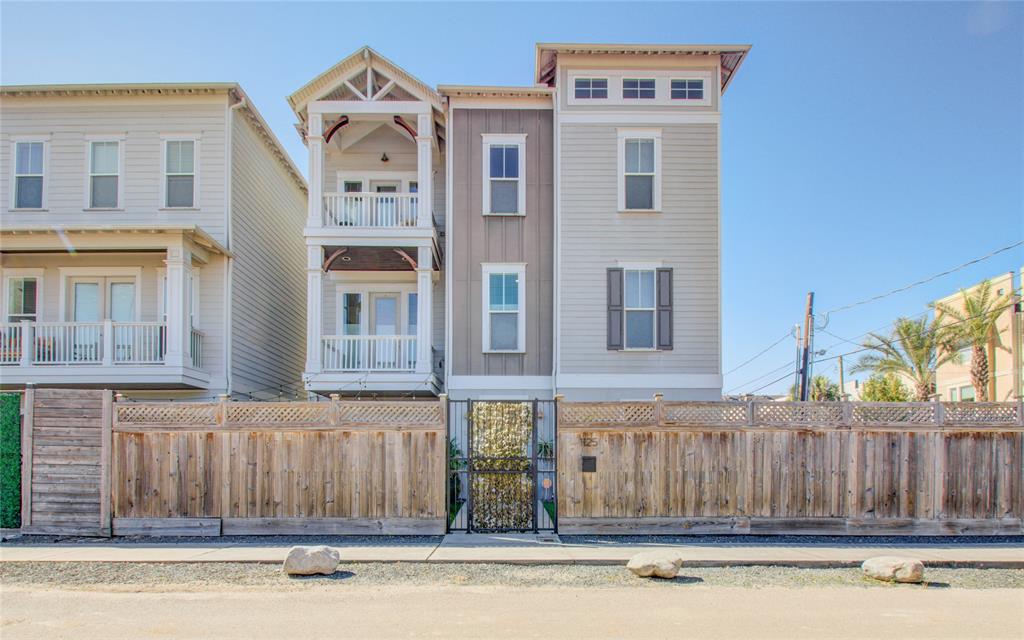 1125 Moy Street