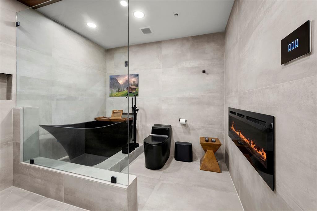 5555 Del Monte Drive # 103